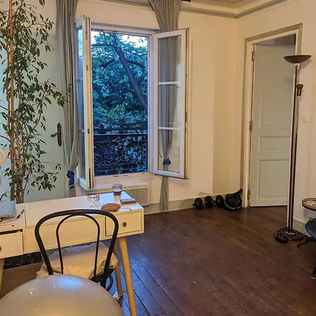 Cosy Flat In Paris